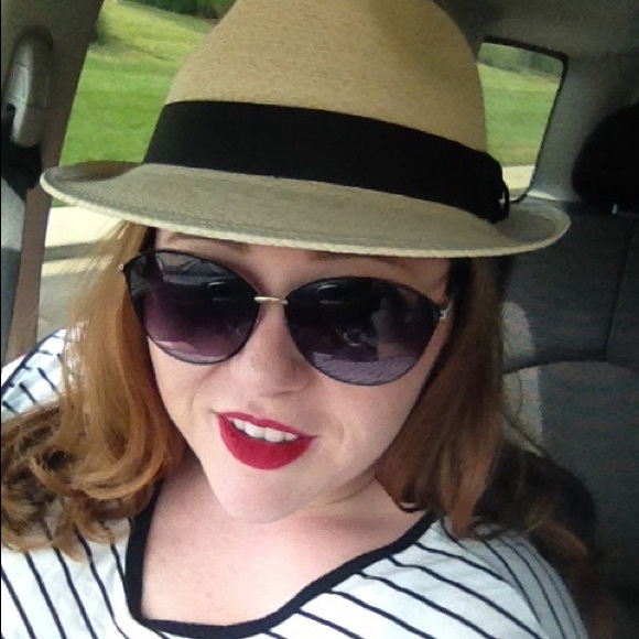 Profile Picture of Emily Howard (@emmylou28) on Poshmark