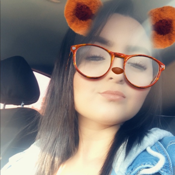 Profile Picture of Cristal Sanchez (@cristal_559) on Poshmark