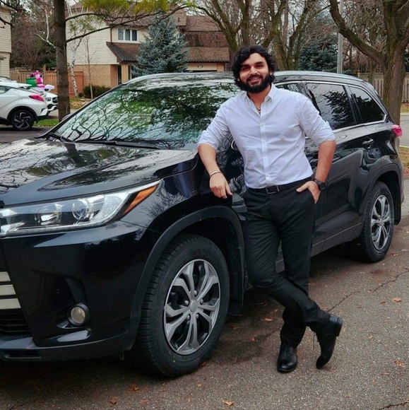Profile Picture of Harsh Parmar (@harshreality) on Poshmark