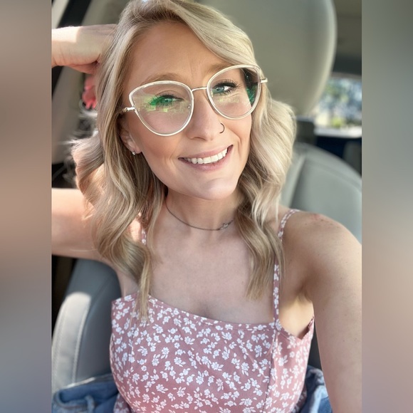 Bailey Binkey - Poshmark Profile Picture of Bailey Binkey (@baileykay) on Poshmark