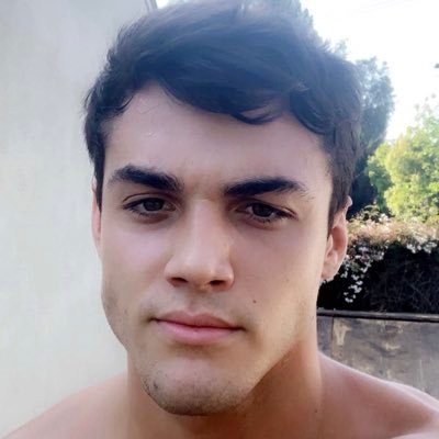 Profile Picture of 𝓙𝓮𝓼𝓼 (@_sunshinegray) on Twitter