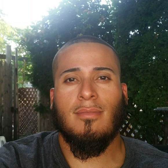 Profile Picture of Reinaldo Herrera (@reythebeast) on Poshmark