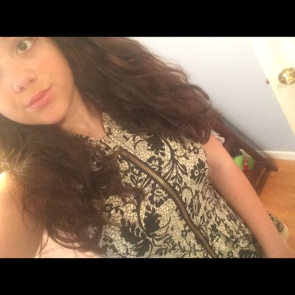 Profile Picture of Alexis Anastos (@fashiongirl1008) on Poshmark