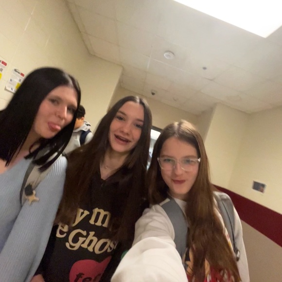 Profile Picture of Melanie Mendick (@melaniemendick) on Poshmark