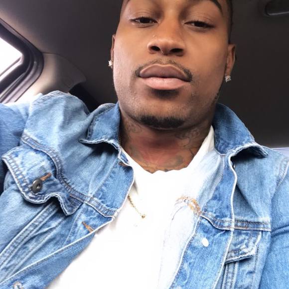 Profile Picture of David Deshay (@alexandredeshay) on Poshmark