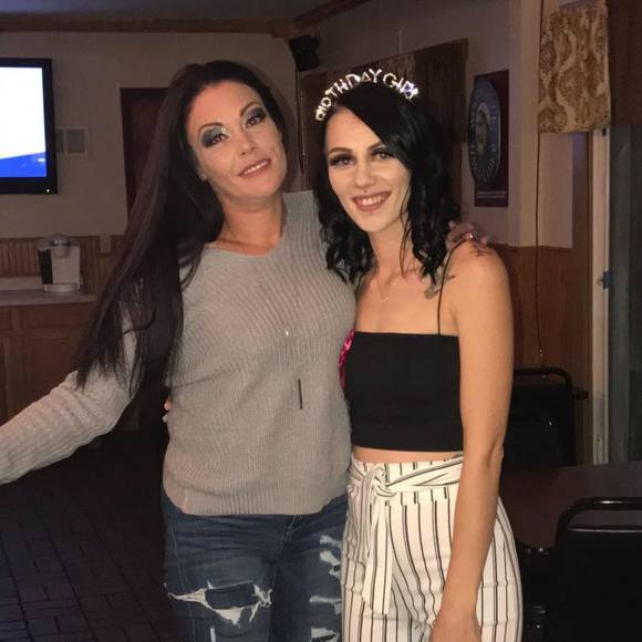 Profile Picture of Robin Kapischke (@robinkapiachke) on Poshmark