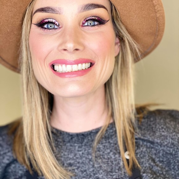 Profile Picture of Whitney Bearden (@w_bearden) on Poshmark