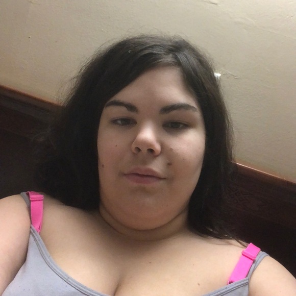 Profile Picture of Toni Dolder (@pixiemom322) on Poshmark