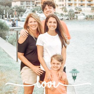 Jessica Ellis Hammons - Facebook Profile Picture of Jessica Ellis Hammons (@jessica.e.hammons) on Facebook