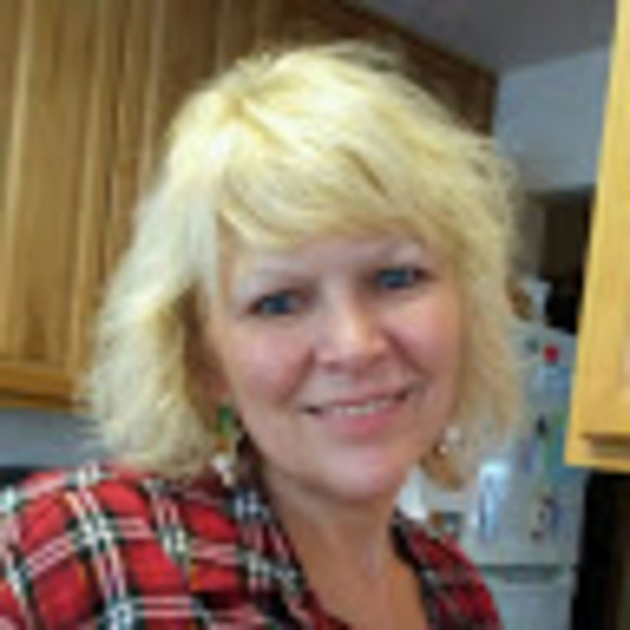 Profile Picture of Christy Reiss (@reiss889) on Poshmark