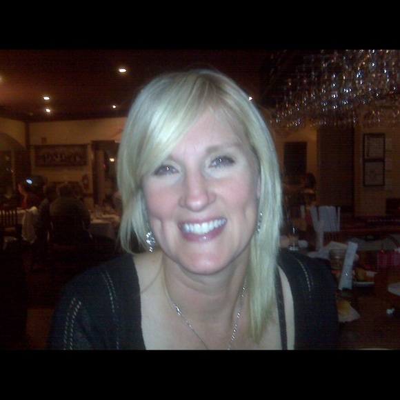 Profile Picture of Denise Menagh (@denise_menagh) on Poshmark