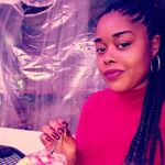 Profile Picture of Shell Davis (@red_lipstickluv) on Instagram