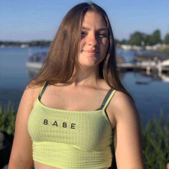 Profile Picture of Annabelle Murphy (@annabellemur760) on Poshmark