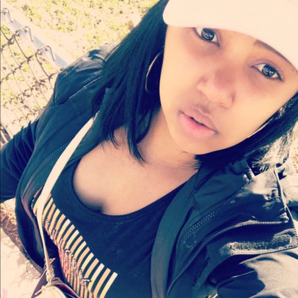 Nancy Santos - Poshmark Profile Picture of Nancy Santos (@nancysantos0909) on Poshmark