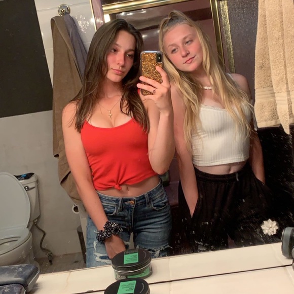 Profile Picture of Tina Zambron (@tinazambron) on Poshmark