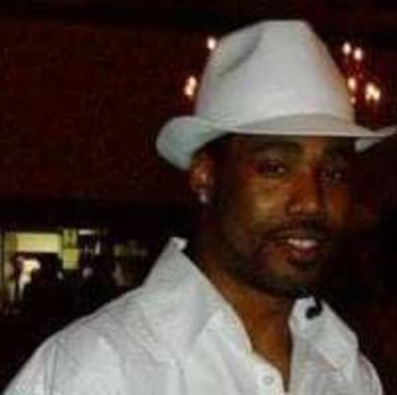 Profile Picture of Tony Savage (@tony_savage) on Poshmark