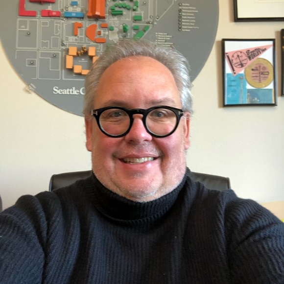 Profile Picture of David Marks (@boylikesfashion) on Poshmark