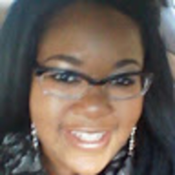 Profile Picture of Juanita Gama (@mspia4) on Poshmark