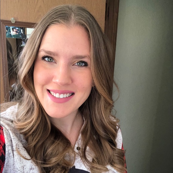 Profile Picture of Kristin Keckley (@kristinkeckley) on Poshmark