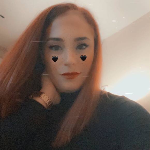 Profile Picture of Ashleigh Kuhns (@ashleighskuhns) on Poshmark