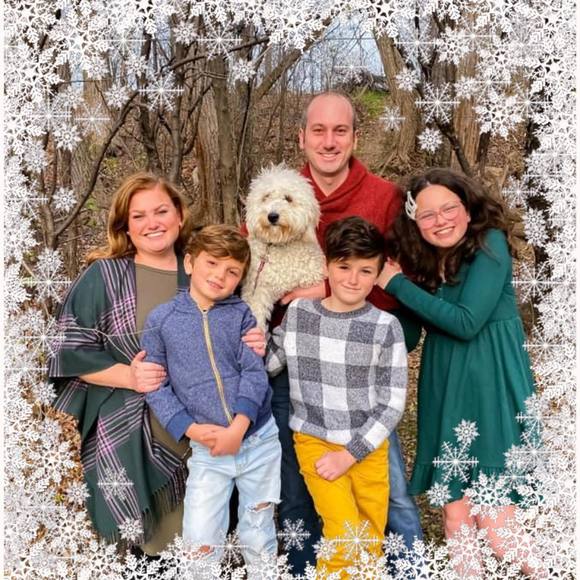 Profile Picture of Nikki Kohlmeier (@nkohlmeier) on Poshmark