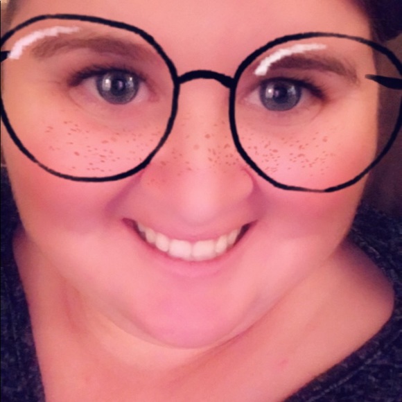 Profile Picture of Tiffiny Ramirez (@tiffiny43) on Poshmark