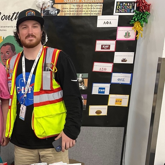 Profile Picture of Andrew Weaver (@andrewweaver97) on Poshmark