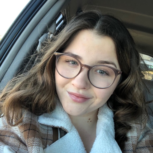 Profile Picture of Paige Roberts (@paigeroberts571) on Poshmark