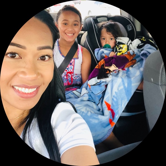 Profile Picture of Dahlia Solofa (@dahlialena) on Poshmark