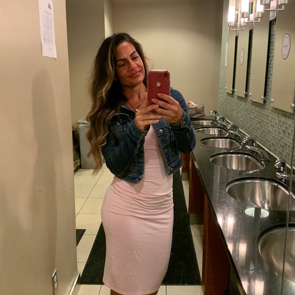 Profile Picture of Pooneh Naderi (@poonehnaderi) on Poshmark