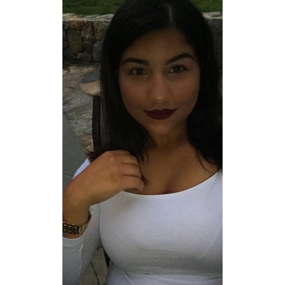Profile Picture of Casandra Berro (@casandrazeinab) on Poshmark