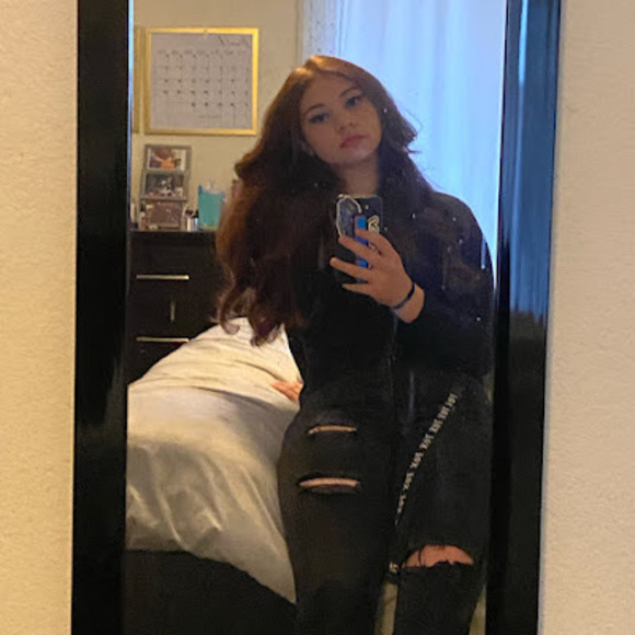 Profile Picture of Juno Mitchell (@junomitchell) on Poshmark