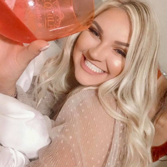 Profile Picture of Brooke Mazoch (@brooke_mazoch) on Poshmark