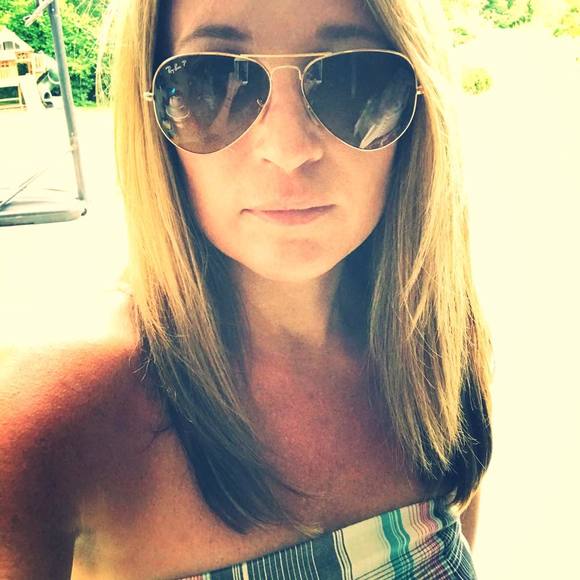 Profile Picture of Shelly Ann (@shellygendt) on Poshmark