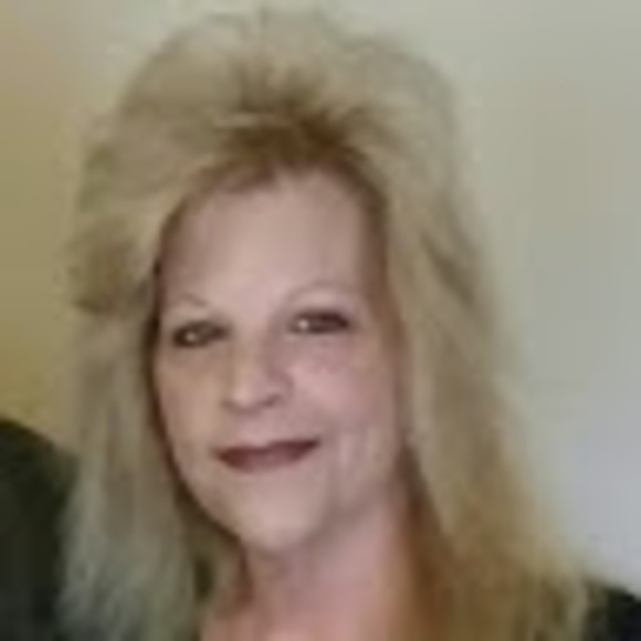 Kim Jantzen-schmidt - Poshmark Profile Picture of Kim Jantzen-schmidt (@jantzenschmidt) on Poshmark