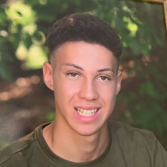 Profile Picture of Brandon Davis (@brandondavis233) on Poshmark