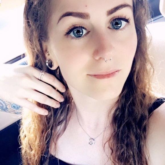 Profile Picture of Brittany Aizpurua (@babybearxoxo) on Poshmark