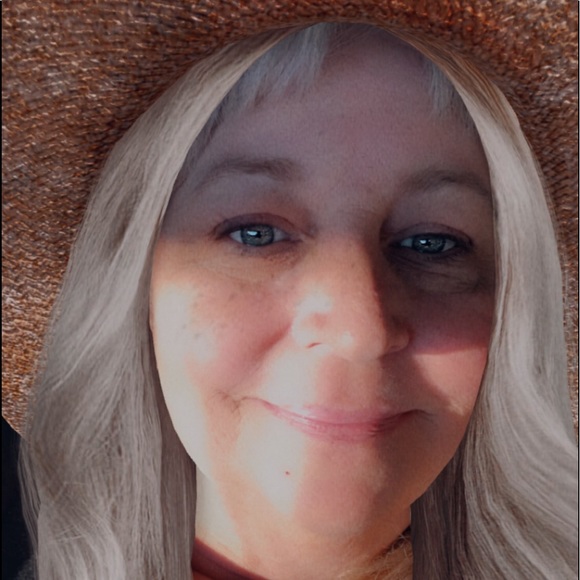 Profile Picture of Robin Slate (@robin_slate) on Poshmark