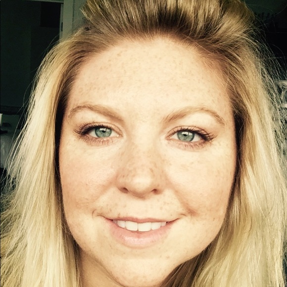 Michaela Aikins - Poshmark Profile Picture of Michaela Aikins (@maikins517) on Poshmark