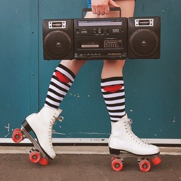 Profile Picture of Amanda Gloege (@and_amanda_) on Poshmark