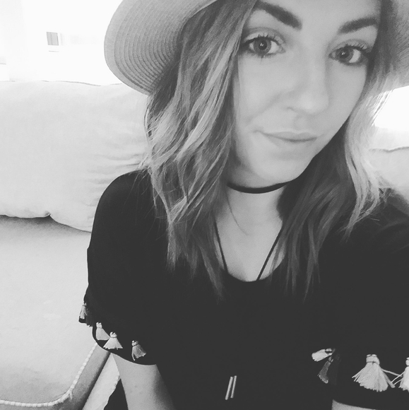Profile Picture of Frankie Pitcher (@frankielynn) on Poshmark