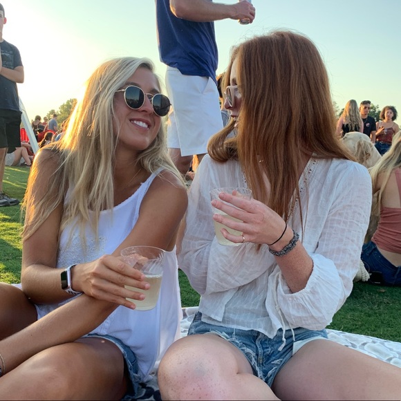 Profile Picture of Amber Stearns (@amberstrns) on Poshmark