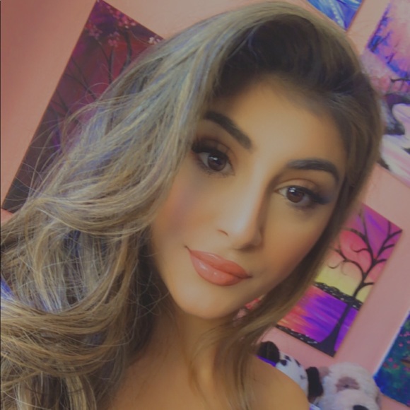 Profile Picture of Sonya Zawaideh (@sonyazawaideh) on Poshmark
