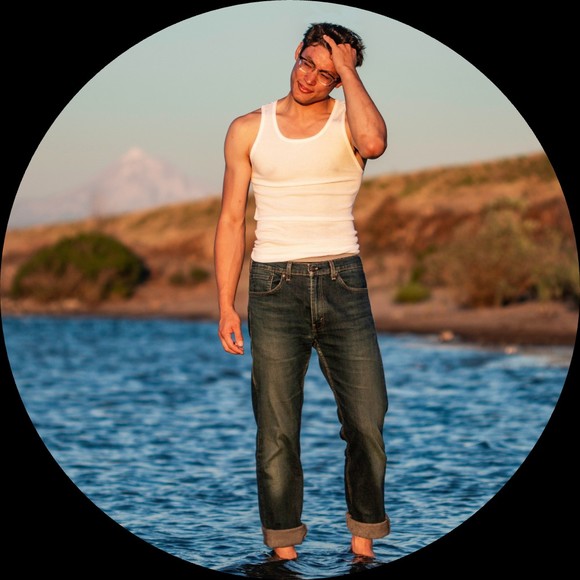 Profile Picture of Michael Walworth (@mikekwalworth) on Poshmark