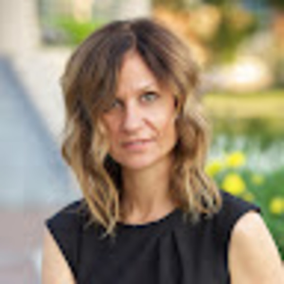 Profile Picture of Kim Luckow (@usedbutnotbroke) on Poshmark