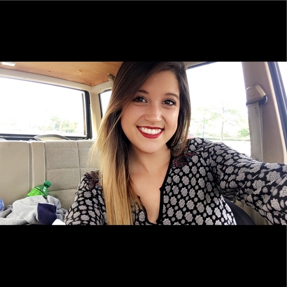 Profile Picture of Kiersten Moore (@kierstenm12) on Poshmark