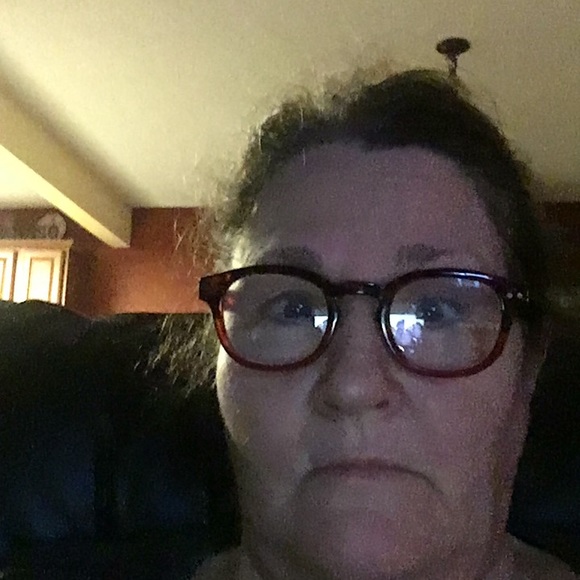 Profile Picture of Amy Fumarolo (@amyfumarolo) on Poshmark