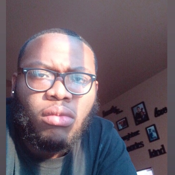 Profile Picture of Darius Ngs (@ngsdee1) on Poshmark