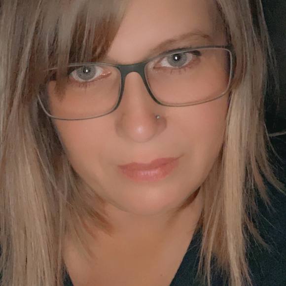 Profile Picture of Ericka Hendrickson (@erickahendri469) on Poshmark