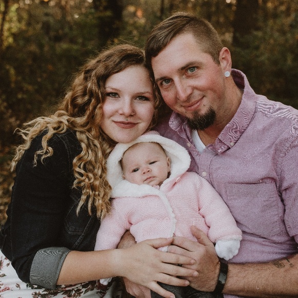 Profile Picture of Rhianna Derolf (@rhianna_derolf) on Poshmark